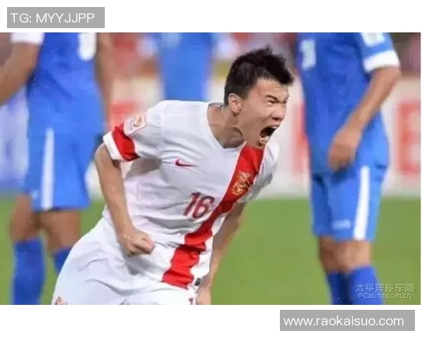 足球明星因重大失利泪洒赛场展现脆弱一面引发球迷深切共鸣